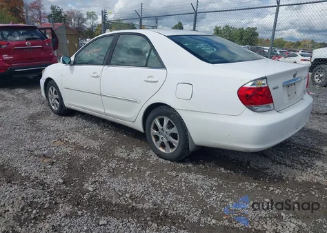 2005 Toyota Camry Xle V6 z USA, uszkodzony, nr VIN 4T1BF30K25U087227